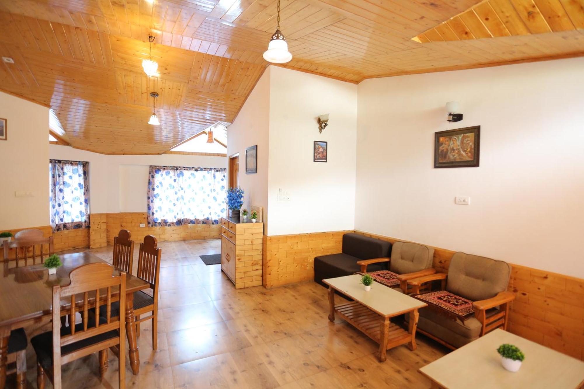 Hotel Surbhi Vashist Exterior photo